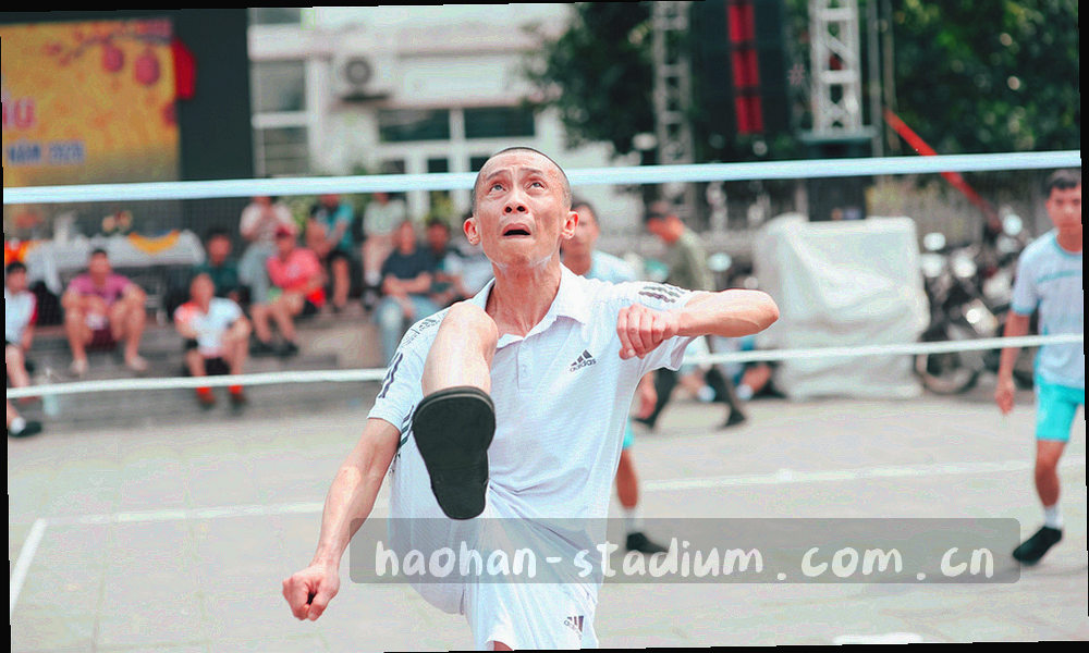 十二个常用入口以坐标节点形式连接到赛程中心、赛后战报、主客场对比与双版本客户端评测的路径示意